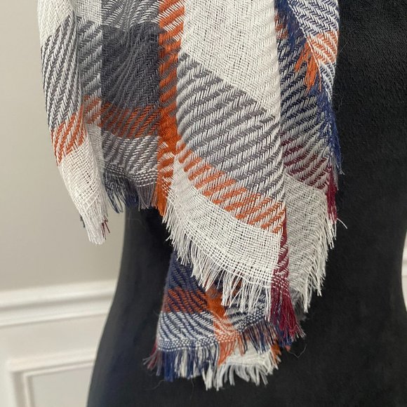 Women | Lightweight Polyester Scarf - Picture 3 of 5